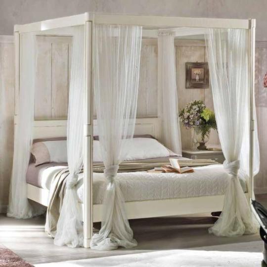 klasicky baldachyn postel spalna toskan biela elegantny obciansky country masivne drevo nabytok na mieru vyroba postele taliansky vidiek elegantny luxus vila nabytky lameridiana zariadenie.jpg